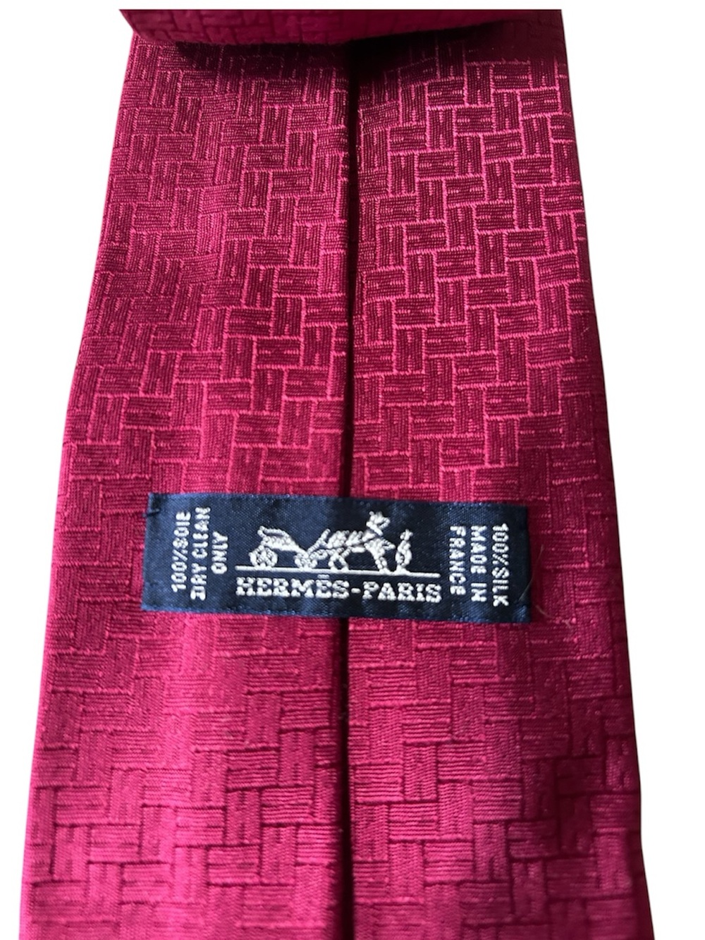 Hermès Authentic 100%Silk Tie in Deep Magenta NWOT
